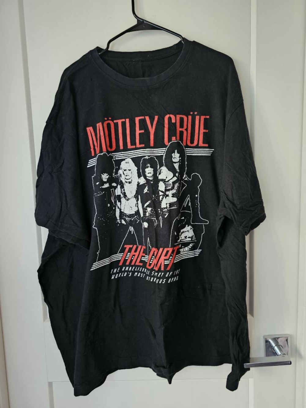 Mötley Crüe 'The Dirt' Black Graphic Tee